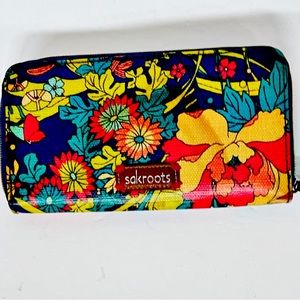 SAKROOTS FLOWERED PRINT WALLET